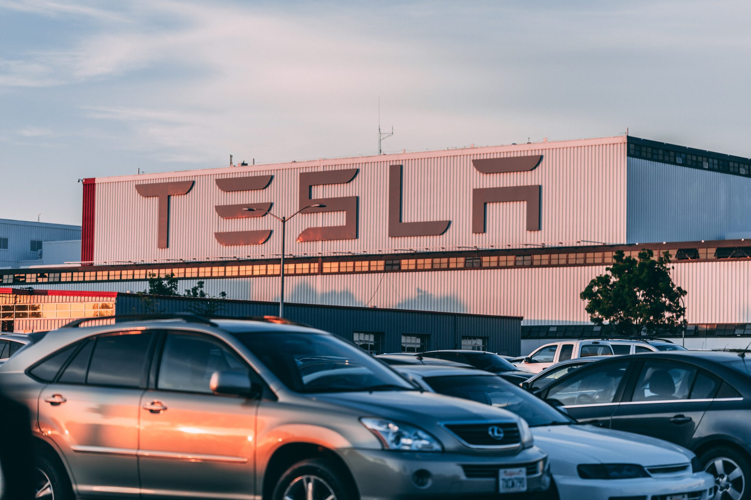 Falha no design causa compra acidental de 28 carros da Tesla